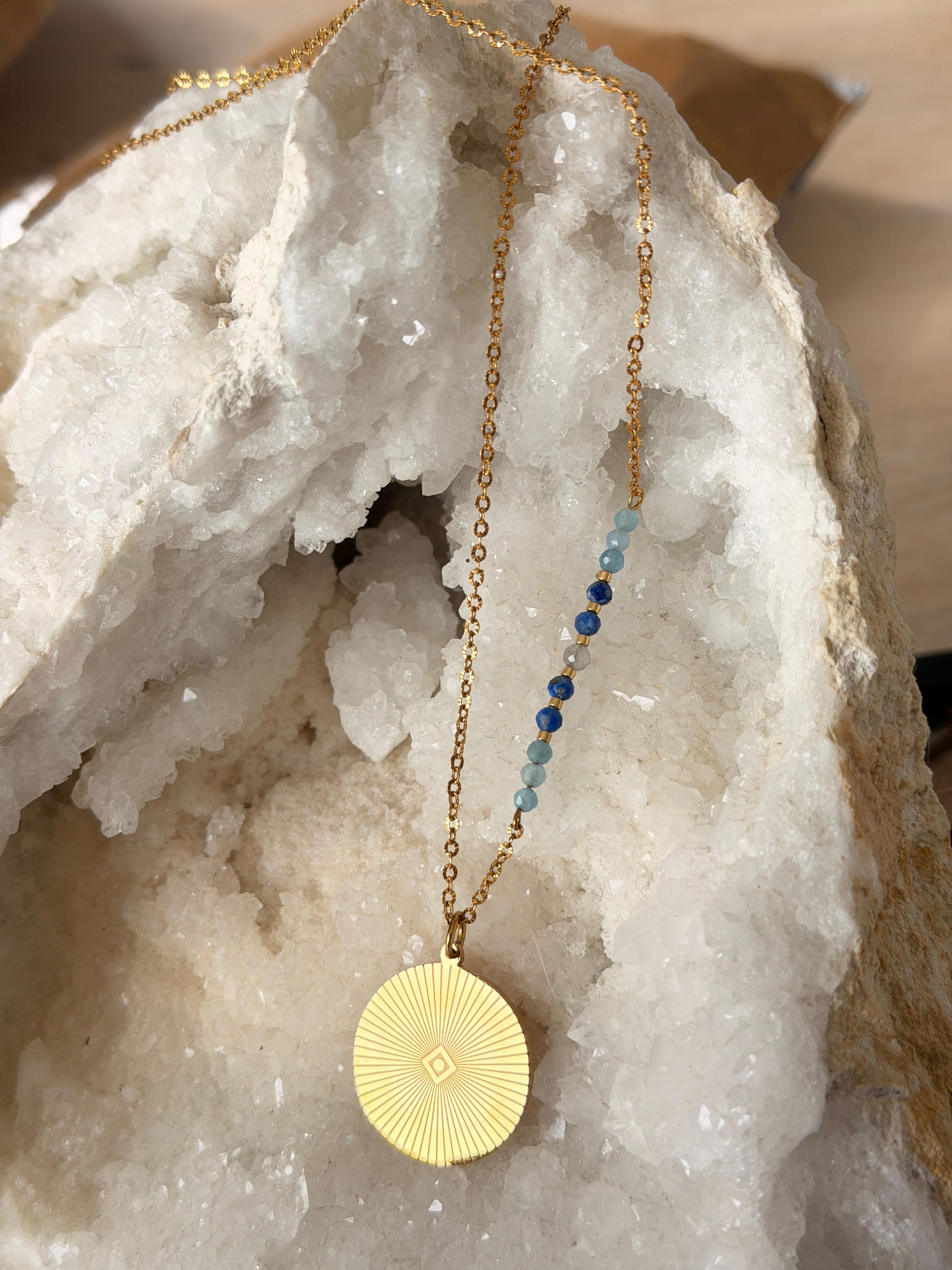 Collier ✧ Médaillon Solaire Éveil de lumière