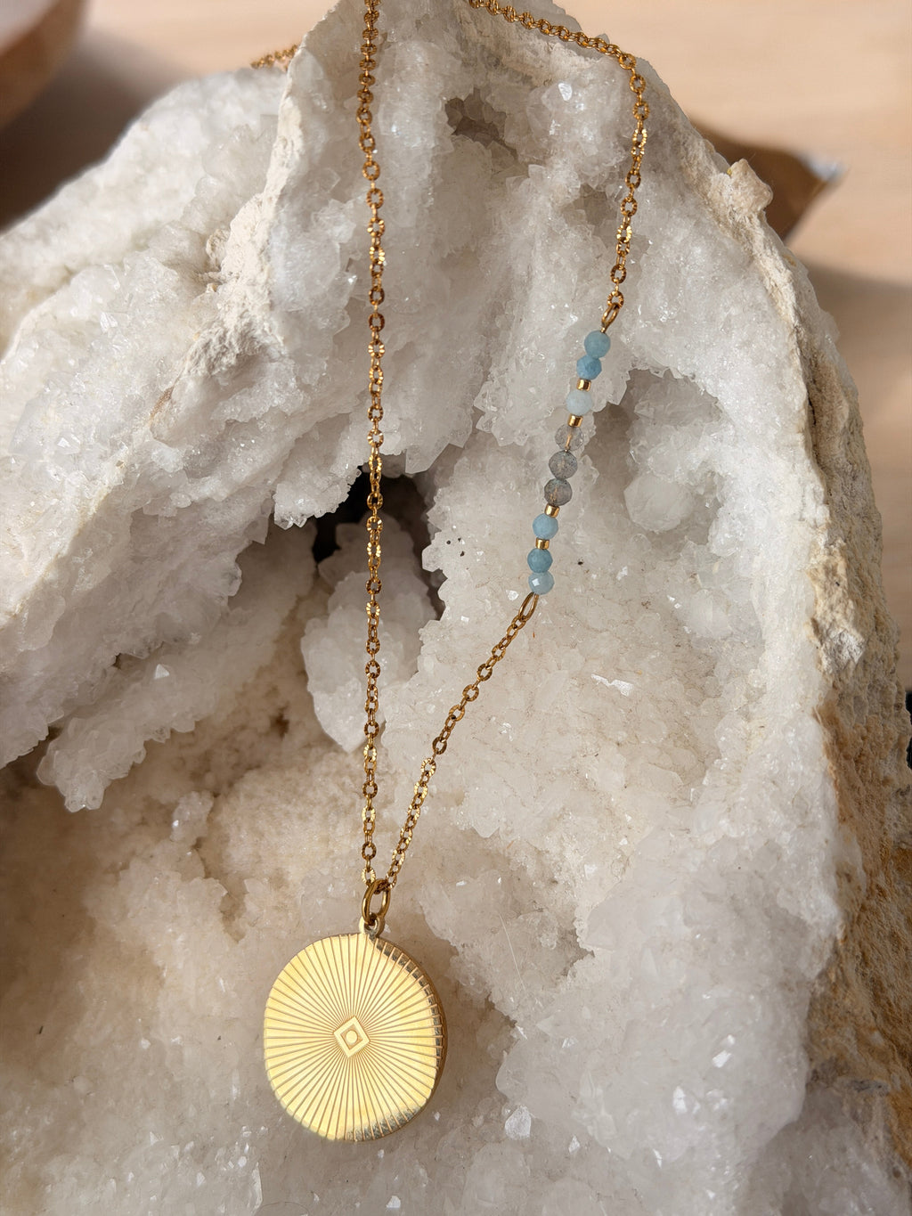 Collier ✧ Médaillon Solaire Éveil de lumière